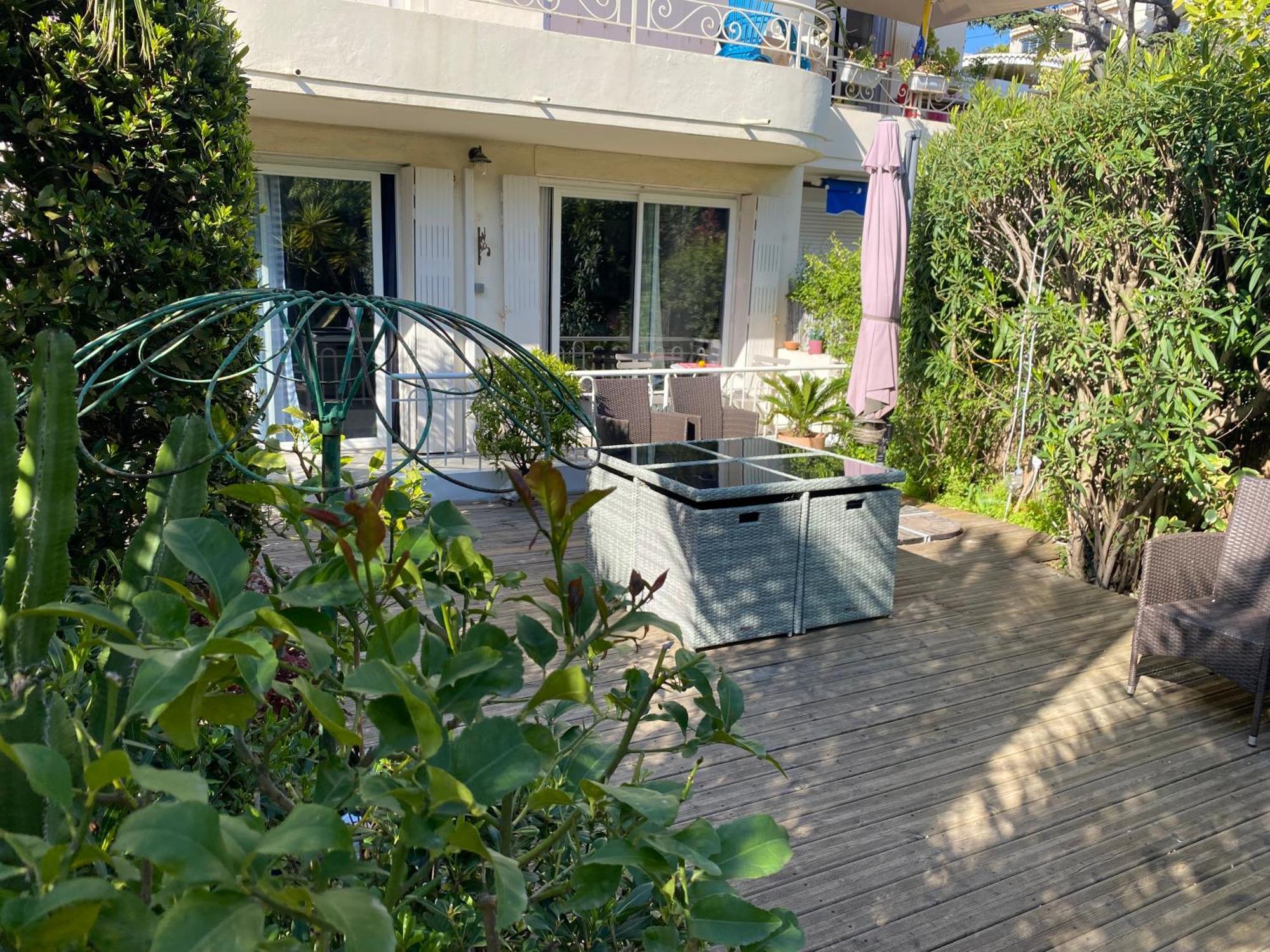 Only 60M To The Beach, 2 Bedroom Cozy Apartment, 80M2 Big Garden, Very Central Cannes Szoba fotó